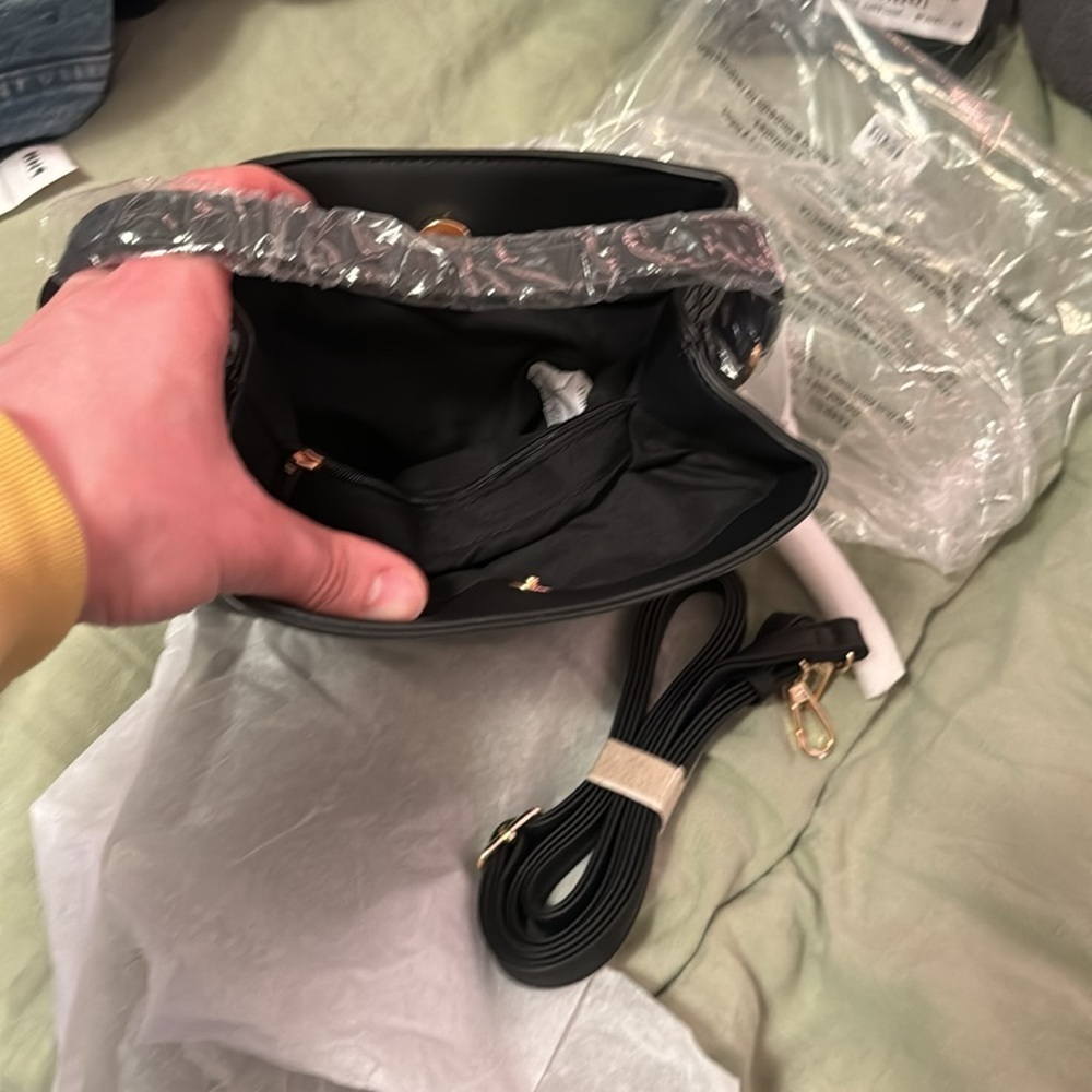 AOTA Elena Bucket Bag - Picture 12 of 13